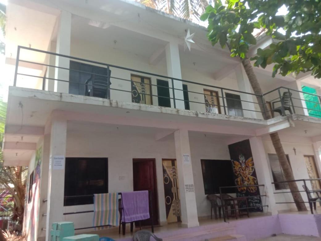 Est Hem Guesthouse 阿姆波尔 外观 照片