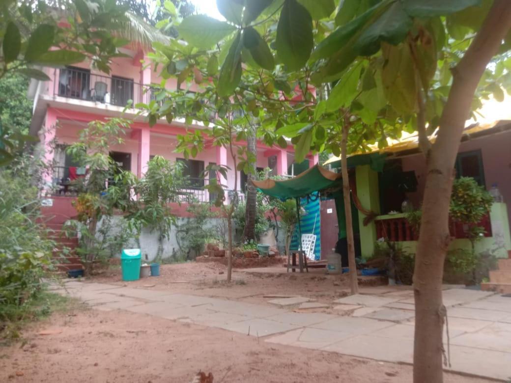 Est Hem Guesthouse 阿姆波尔 外观 照片