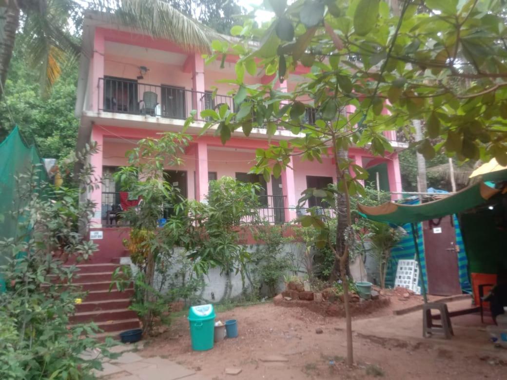 Est Hem Guesthouse 阿姆波尔 外观 照片