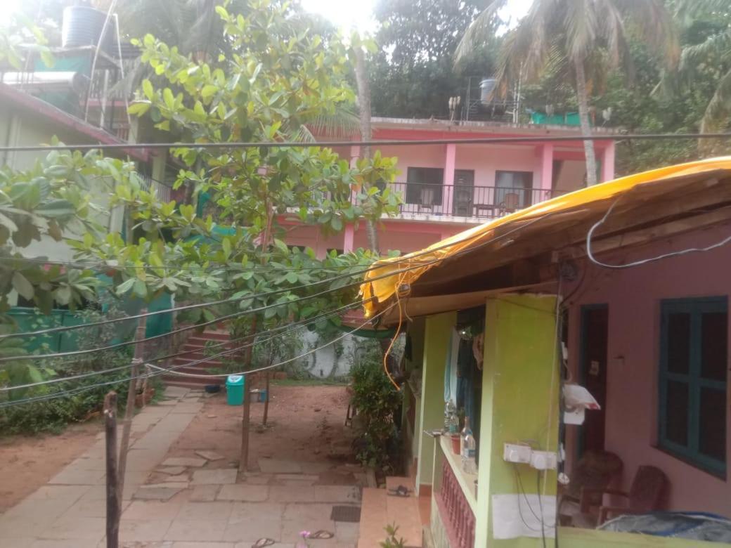 Est Hem Guesthouse 阿姆波尔 外观 照片
